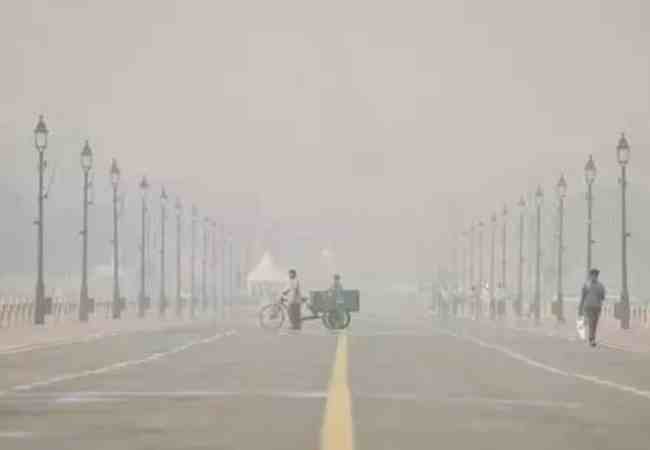 Delhi's air quality remains "poor" on Wednesday despite slight improvement